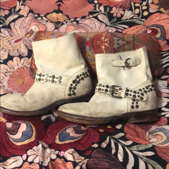 The Perfect Distressed Ash Boots - Picture 4 of 4